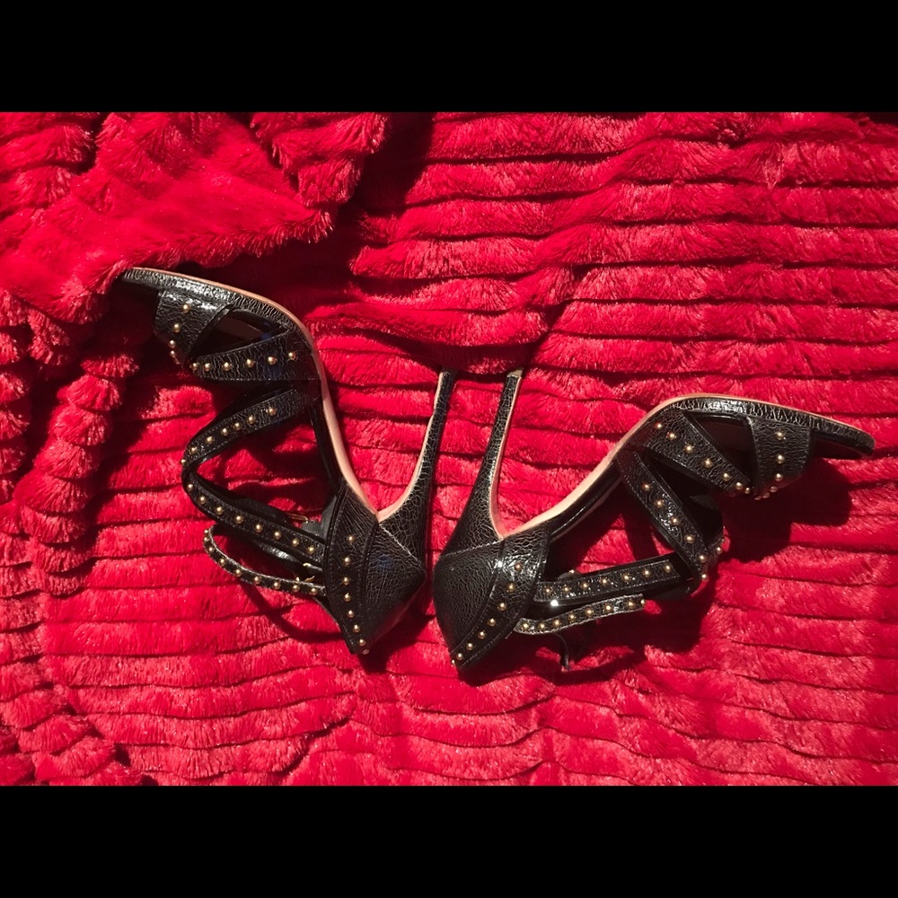 GOLD STUDDED SEXY FOOT BONDAGE